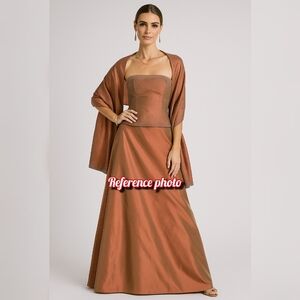 Kay Unger! Elegant iridescent Evening Gown